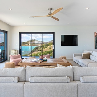 living-room-aqua-vista-track3