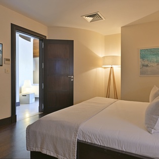 bedroom-5-silver-rainbow-track4