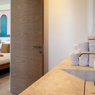 bedroom-1-aqua-vista-track3