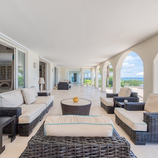 exterior-la-dacha-track1