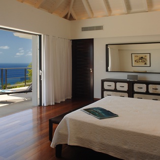 primary-bedroom-the-view-track2