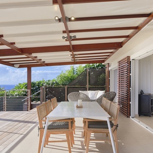 Relax under your private pergola where ocean breezes flow through as you dine al fresco with stunning sea views.