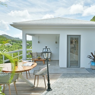 guest-house-exterior1-vogue-track1