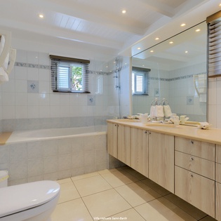 primary-bathroom-ushuaia-track1
