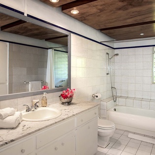 36-LesZephyrs-Bathroom3