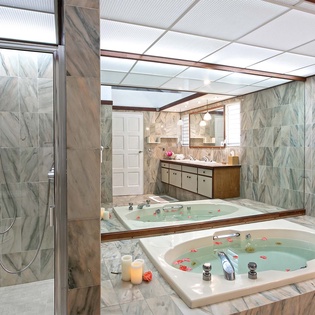 30-LesZephyrs-Bathroom1