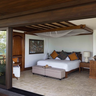 sun-room-2-great-house-track26