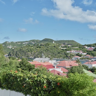 exterior-1-avee-track2