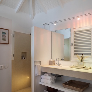 bathroom-1-angelina-track1