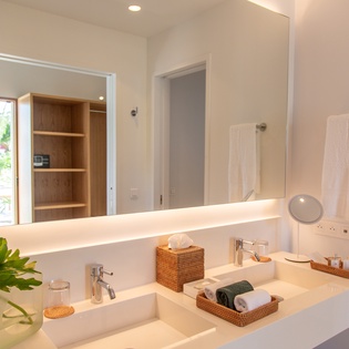 primary-bathroom-castelle-track1