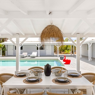 outdoor-dining-greystone-track1