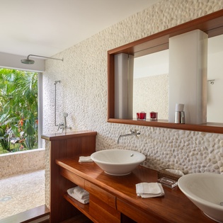 Primary Bathroom-Kyr-Track-1