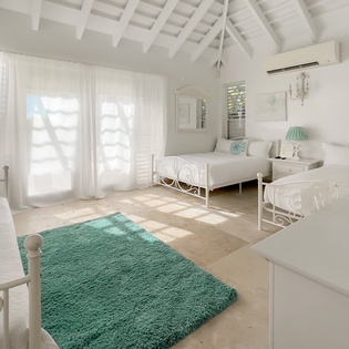 bedroom-7-pearl-east-at-the-pearls-track1