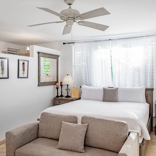 bedroom-3-pearl-west-at-the-pearls-track1