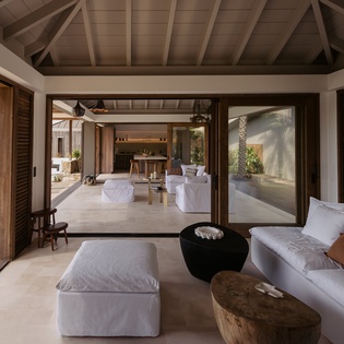 living-room-aqualis-track4