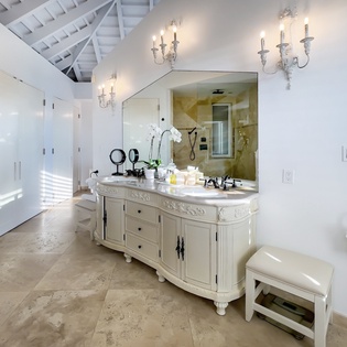 bedroom-6-pearl-west-at-the-pearls-track3