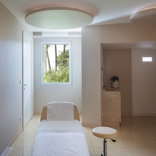bungalow-massage-room-hvhh-track1