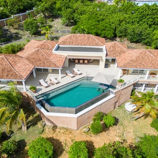 1-exterior-villa-sea-vous-play-track3