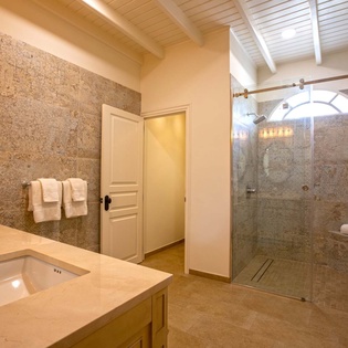 032-Master Bathroom