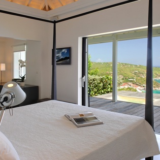 bungalow-bedroom-the-view-track2