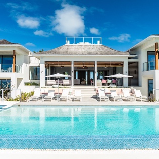 exterior-villa-bristol-breeze-track3