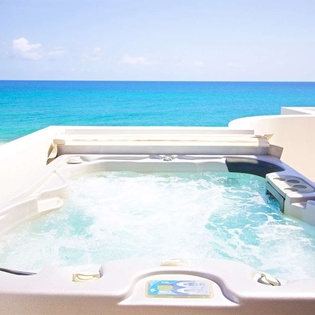 Jacuzzi at PIE BAH, Beachfront/Cupecoy, St. Martin