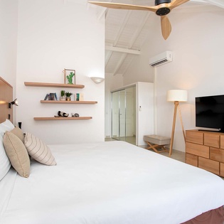 41-SoleLuna-Bedroom3