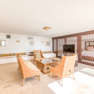 bedroom-5-la-dacha-track1