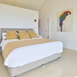 guest-bedroom-3-secret-garden-track2