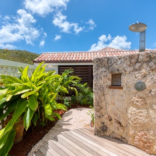 bedroom-3-casa-cervo-track4