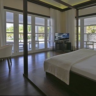 bedroom-3-silver-rainbow-track1