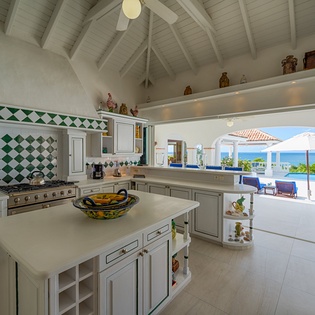 kitchen-la-bella-casa-track2