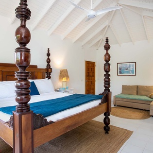 27-LesZephyrs-Bedroom1
