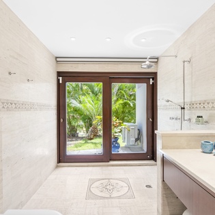 bathroom-4-casa-de-la-playa-track1