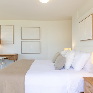 primary- bedroom-gaillac-track2