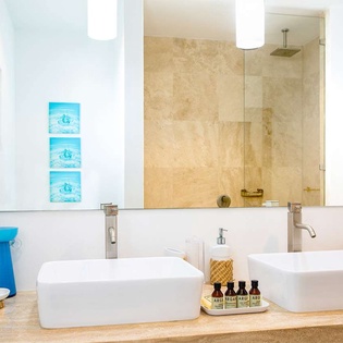 Bathroom at PIE FAR, Beachfront/Cupecoy, St. Martin