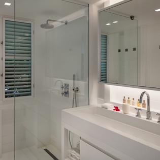 primary-bathroom-little-citron-vert-track1