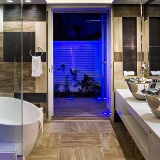 Bathroom at PIE CLV, Beach Side/Plum Beach, St. Martin