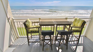 Furnished+oceanfront+balcony
