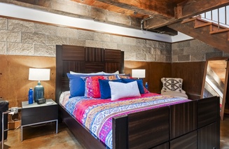 Pine Street Loft | Sisters Loft Retreat | Walk to Everything
