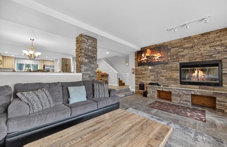 Peak Eleven | Walk to Giant Steps | Sleeps 20