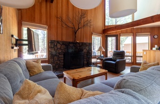 High Desert Retreat | Family Retreat in Black Butte Ranch | Sleeps 8