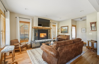 Pine Haven Retreat | Walk to Downtown & Pool