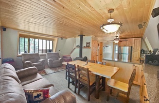Roos Roost | Spacious 5BR Duck Creek Cabin Near Trails & Parks