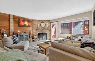 Giant Steps 16 | Ski-In Condo w/ Hot Tubs | Garage