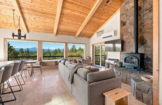 Cascade View Retreat | Mountain Views | Dog Friendly | Family Retreat