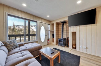 Chalet Village Hideaway | Couples Escape | Walk to Slopes