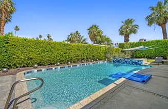 Palm Springs Pool Home Near Airport Sleeps 6