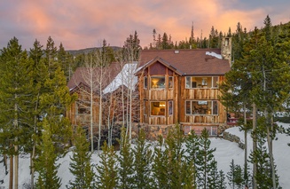 Alpenglow Peaks Lodge