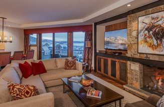 One Steamboat Place #501: Cougar Mountain